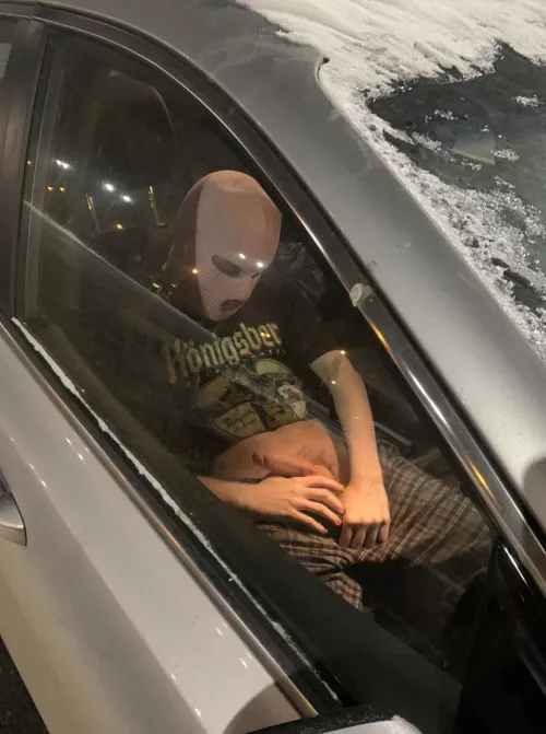 stopped in the parking lot to jerk off🍆💦