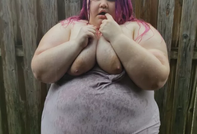 Stormy skies π§οΈ. Drenched clothes. Sticky skin π.