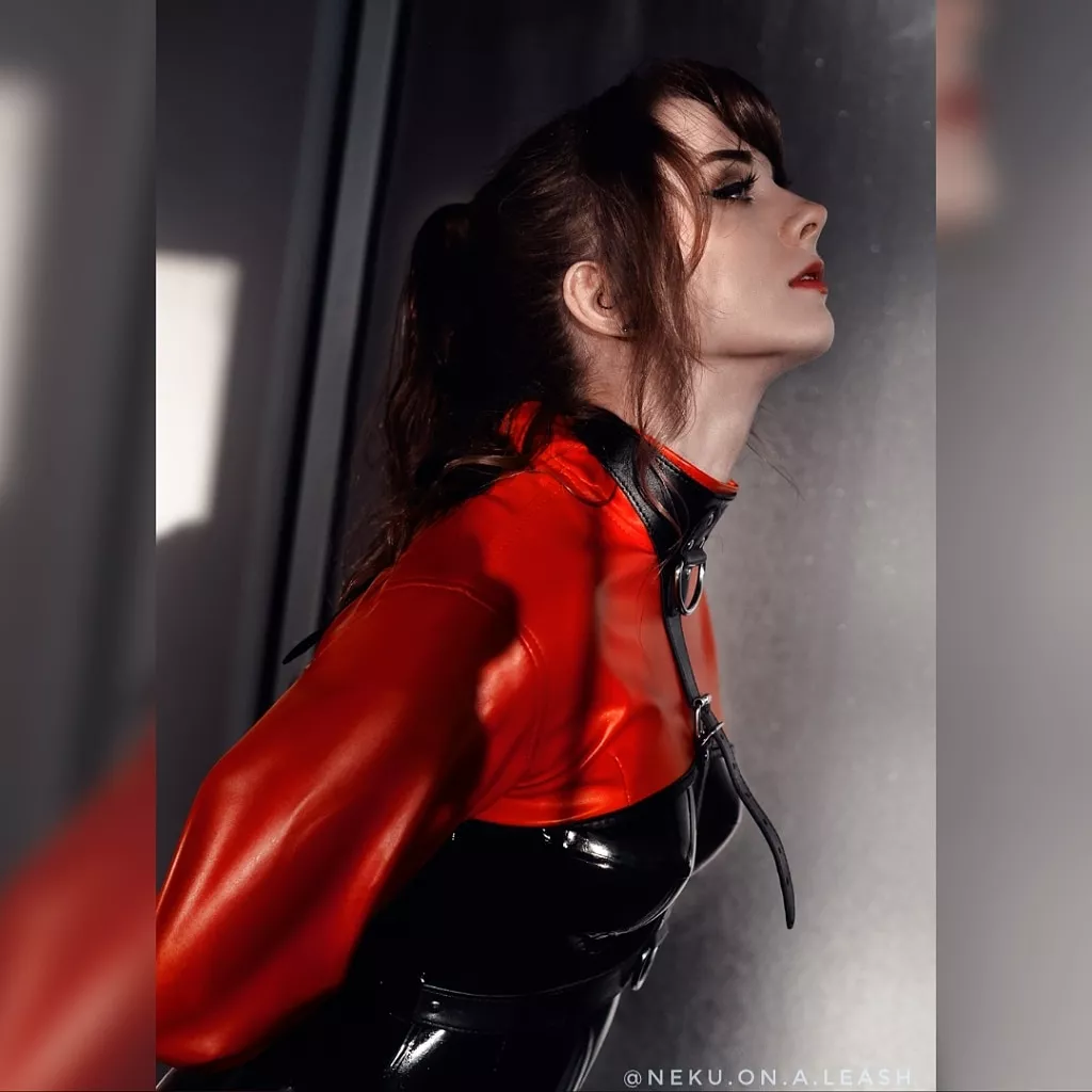 Straitjacket and latex is a nice combination 🙊 Picture by @mai.captures Straitjacket and latex is a nice combination 🙊 Picture by @mai.captures