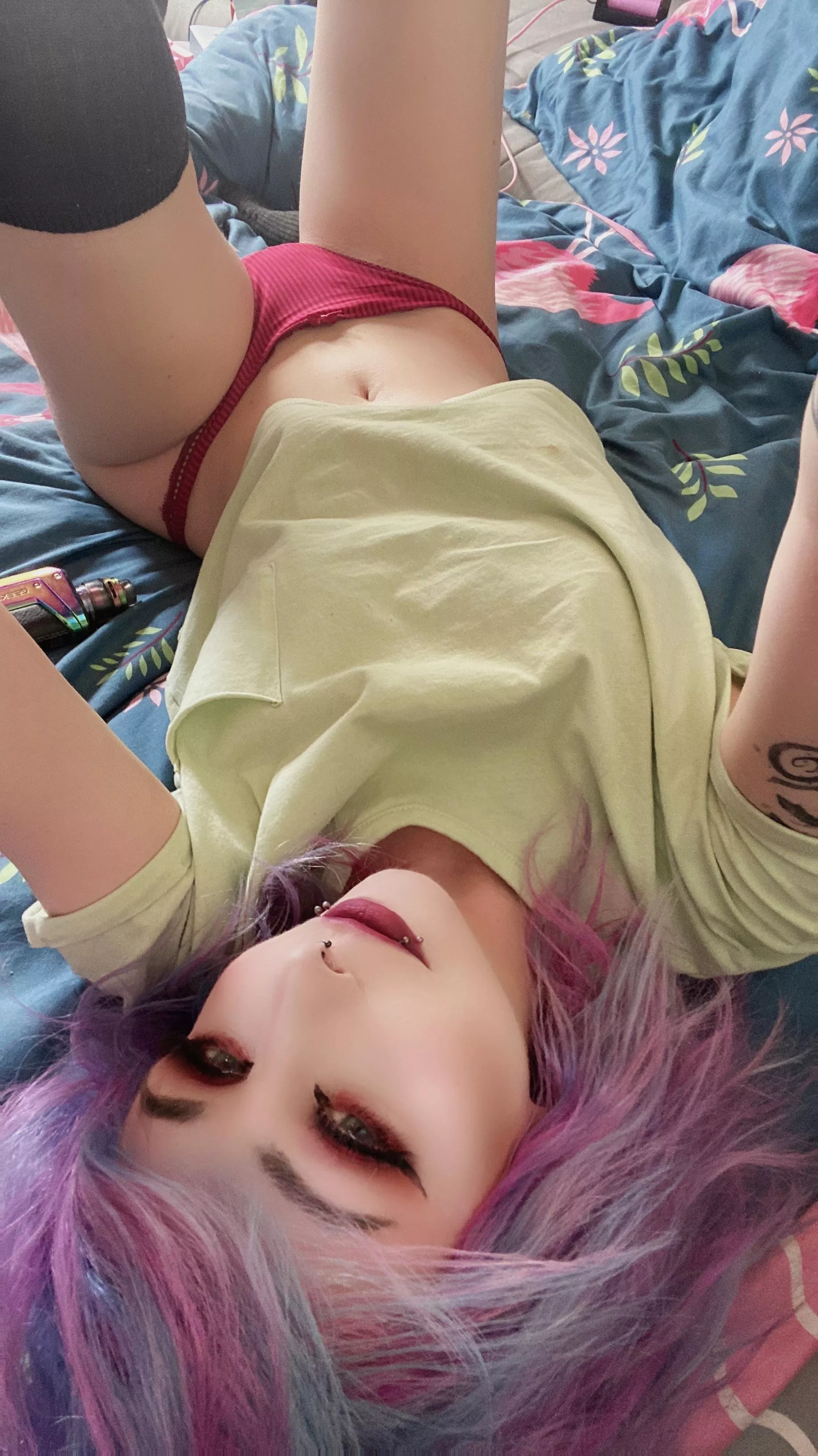 Stream in 10 min :3 https://chaturbate.com/madelinexoxo666/