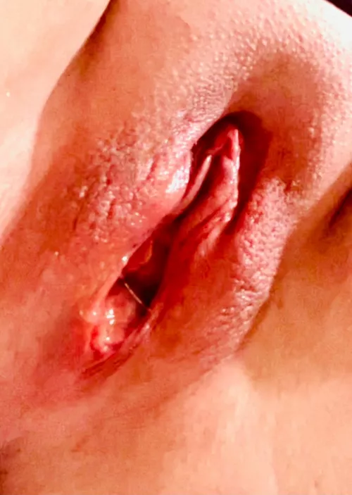 Stretched up close 🤤💛