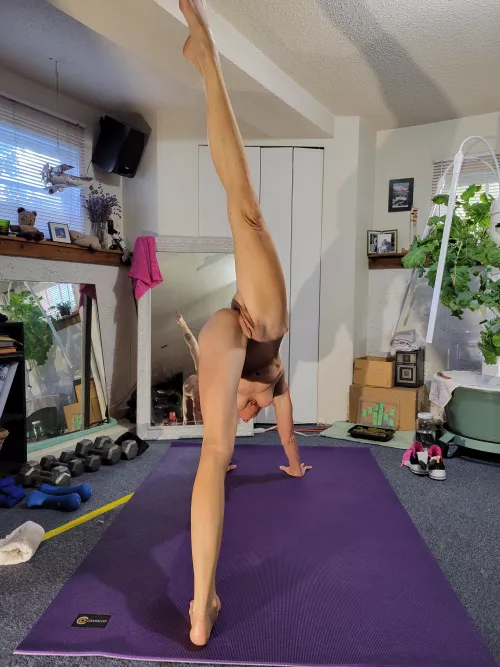 stretching is a must to fuck like I do π(f)