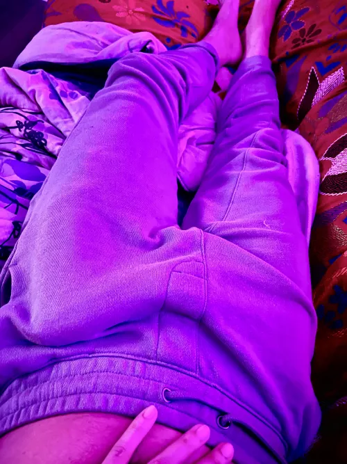 Stretching out a new pair of sweats. Might have to break a sweat 😏😘