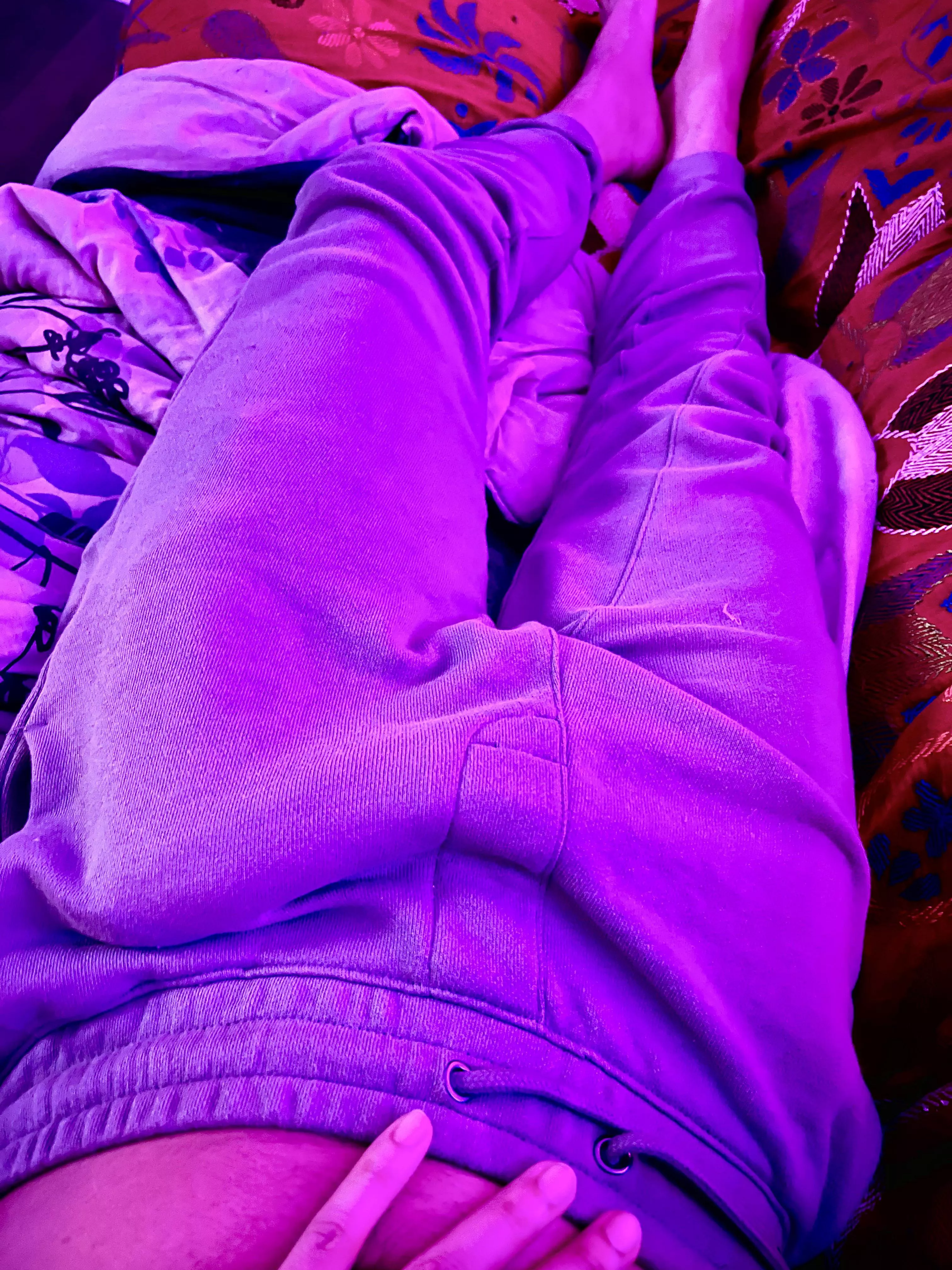 Stretching out a new pair of sweats. Might have to break a sweat 😏😘