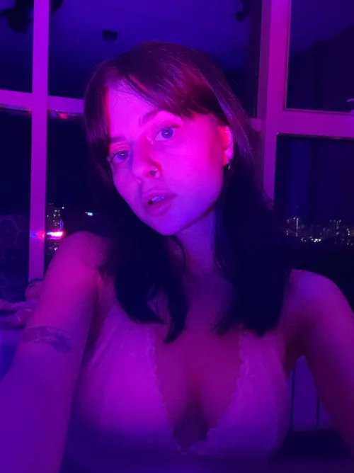 Stuff your face between my tits😈