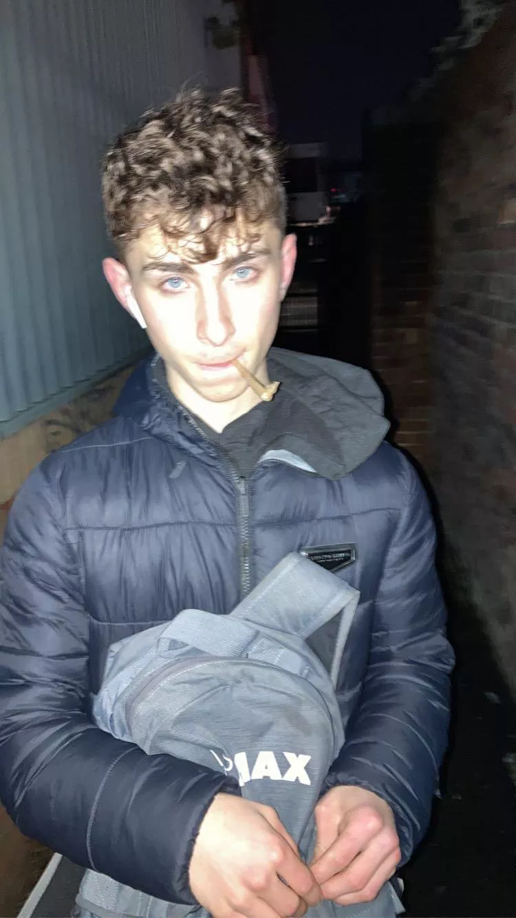 Submissive 18 y/o - bisexual, bottom.