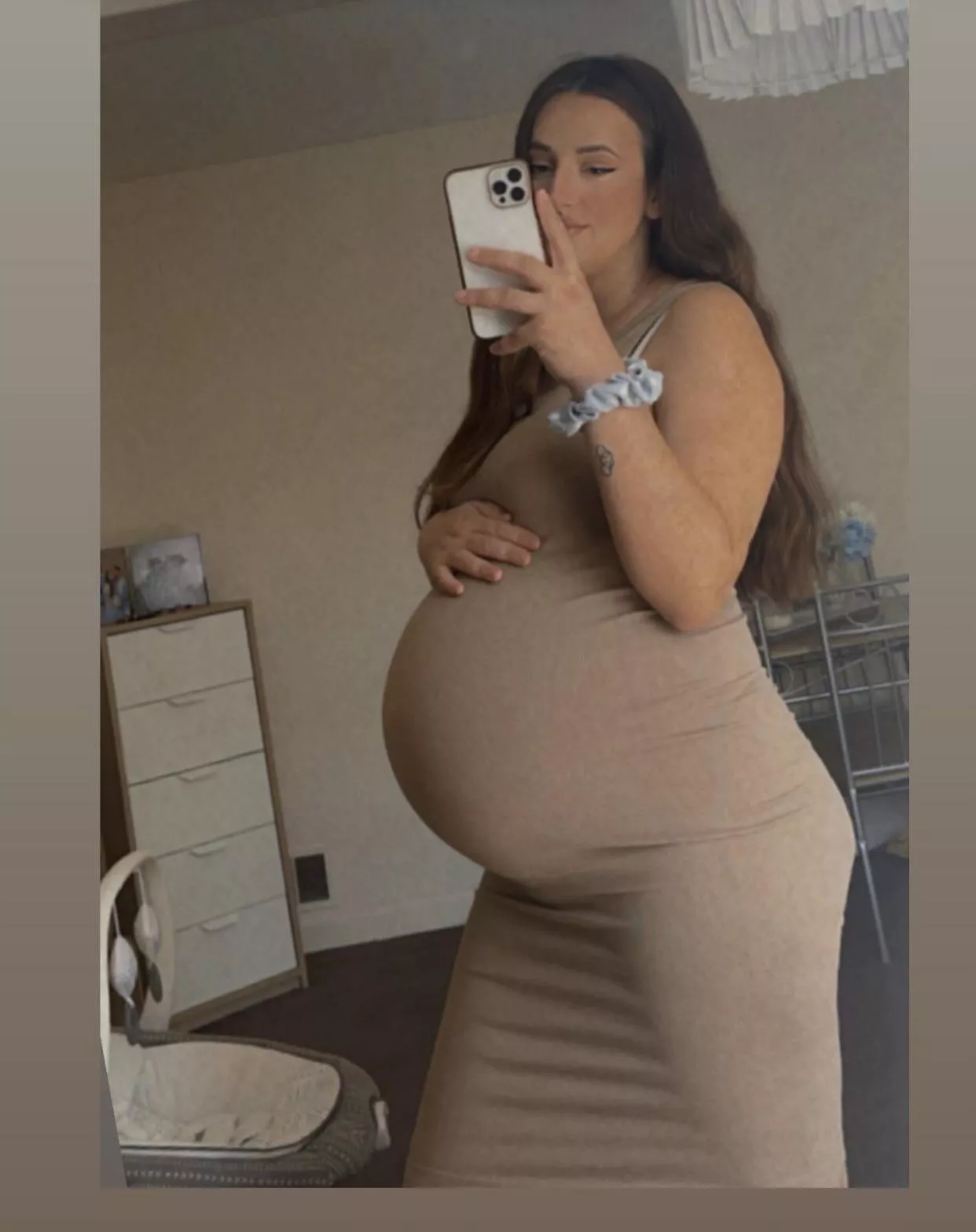 Such a big belly in a nice tight and sexy dress! I look like I’m ready to pop and explode! Do you like it babes? 🥰😍❤️❤️🤰🏻🤰🏻