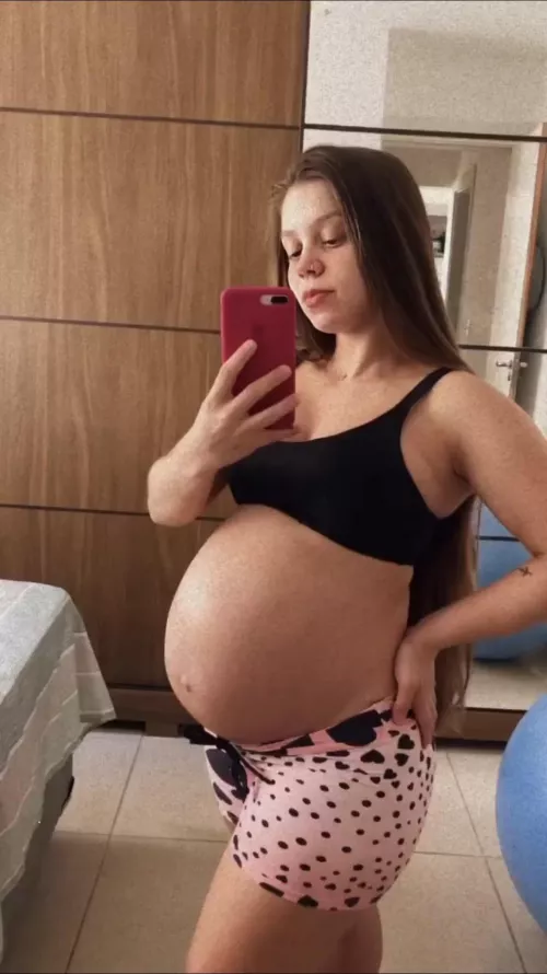 Such a big round belly babes. I love how big and sexy it’s getting! Hope you all like it. I could use some rubs and a good pounding as well! Mmmm.. 😋🥵❤️❤️🤰🏻🤰🏻