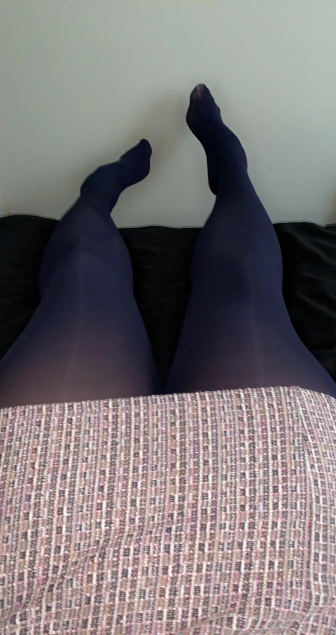 Such a long day! Who’s giving foot rubs 🤣