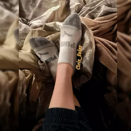 Suck on my sweaty, moist socks. 💦🧦👅