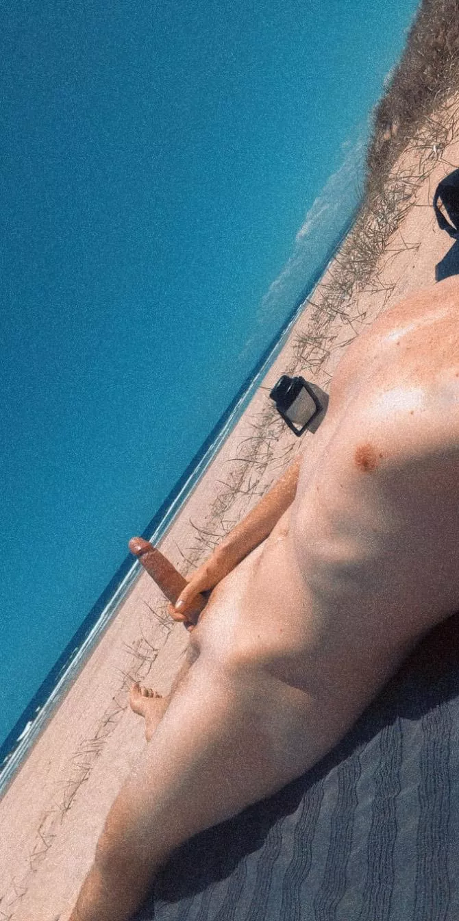 Summer days spent at the beach 🏖