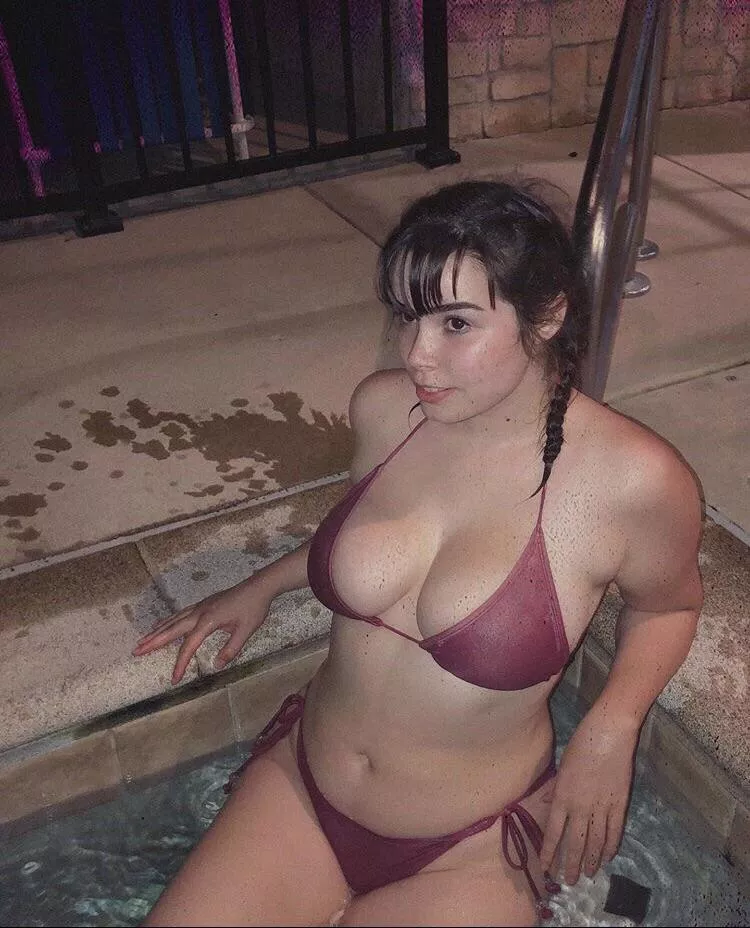 Summertime is almost over😕 I need a hot tub lol😝💦 Summertime is almost over😕 I need a hot tub lol😝💦