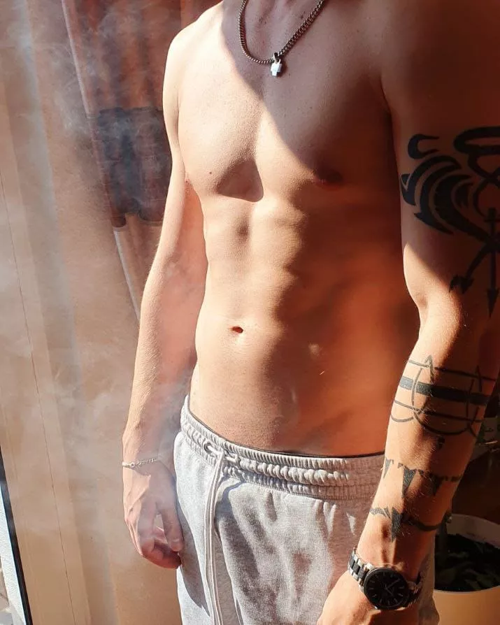 Sunbathing my muscles :)