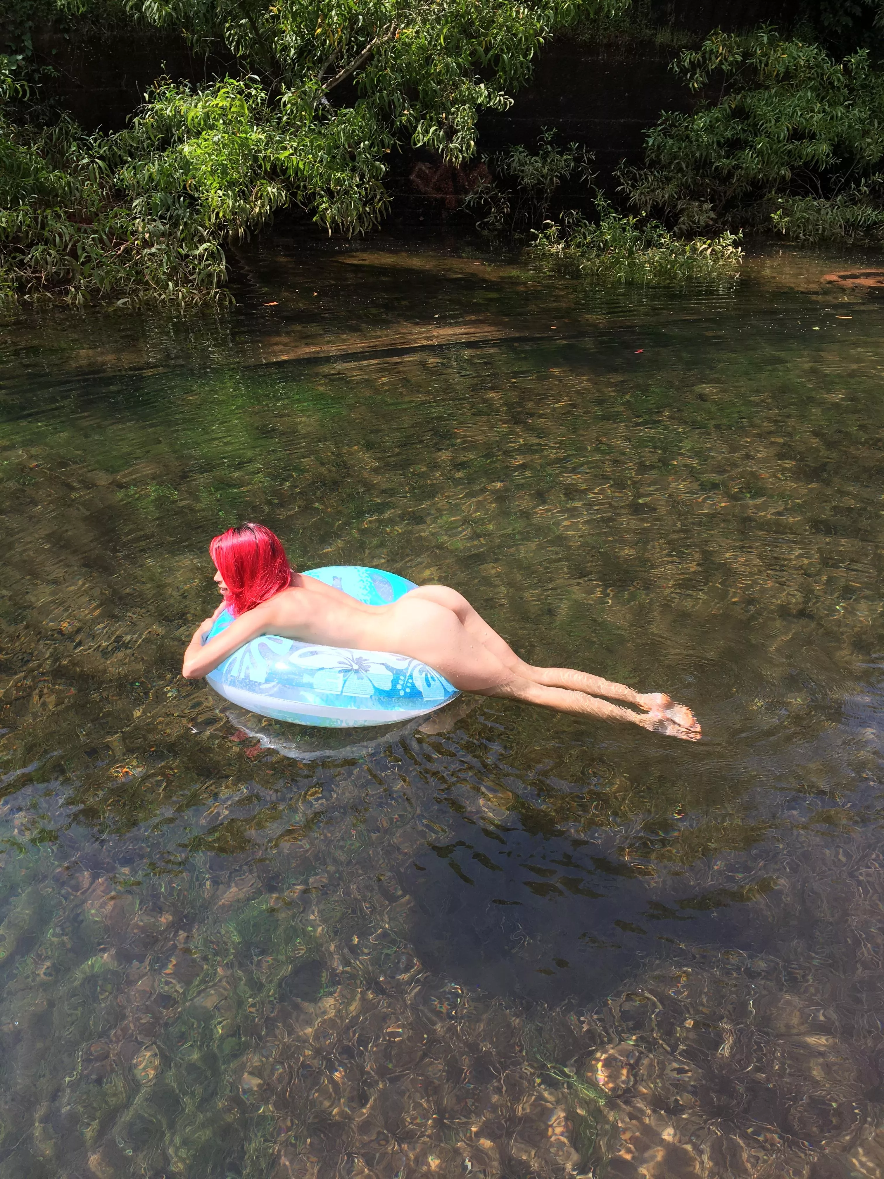Sunbaths for the booty