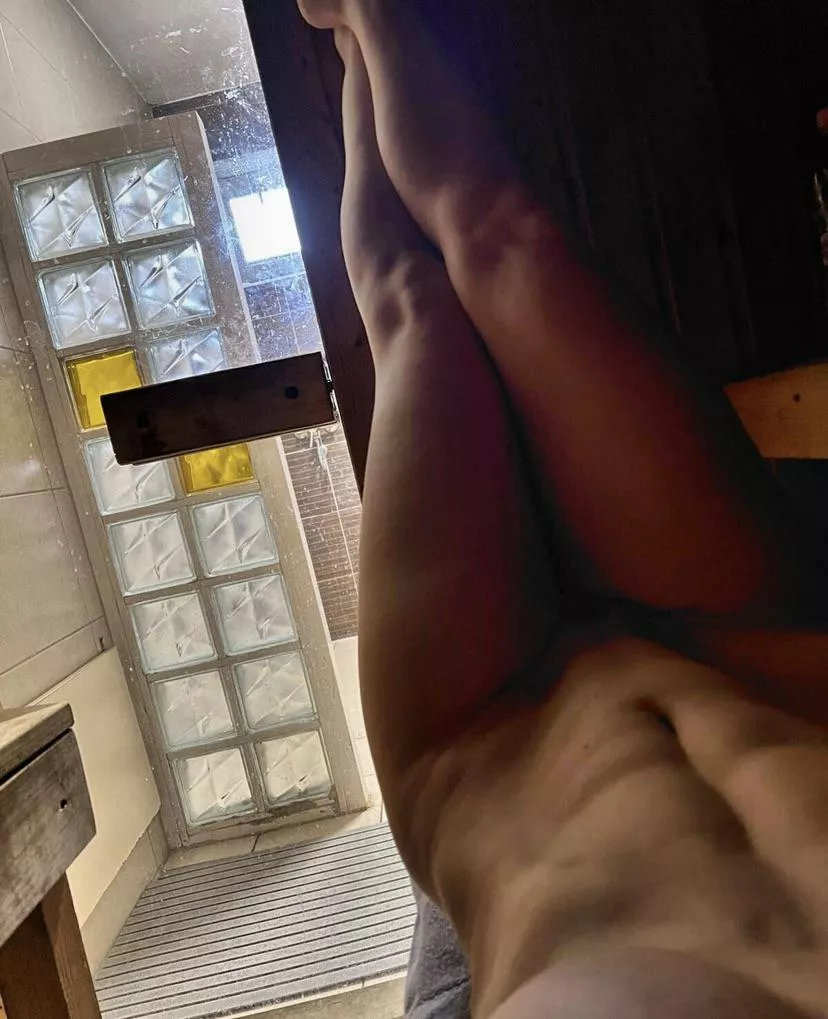 Sunday sauna session after a big abs workout 😈