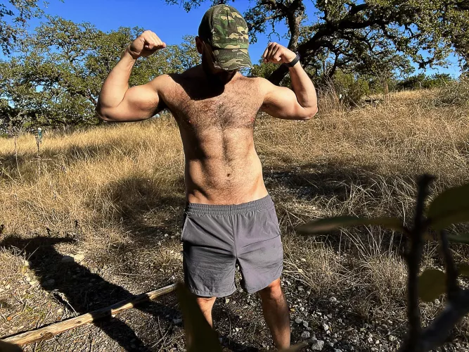 Sun’s Out Guns Out 💪