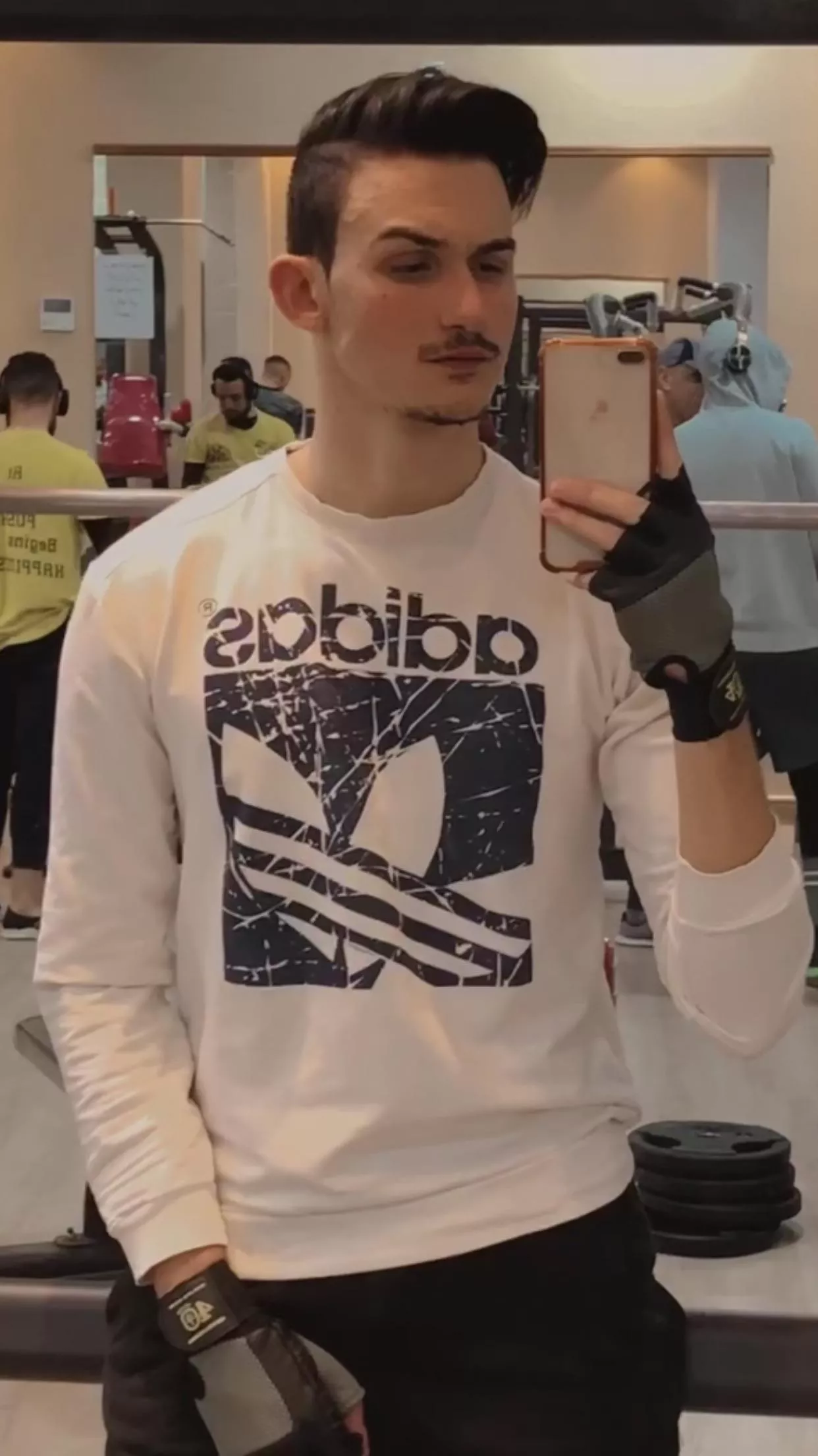 Sup guys?…..(looking for chat buddies;)