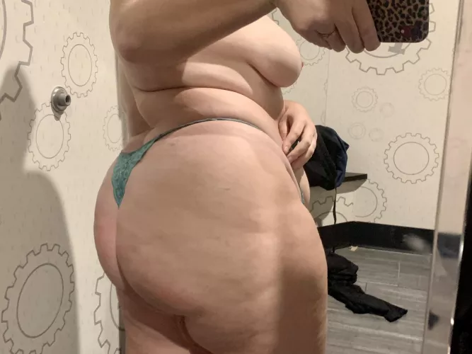 Super horny after work.. let’s cum to our women. Kik and tele is wody990.