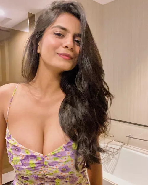 Super petite super busty Youtuber 💦💦