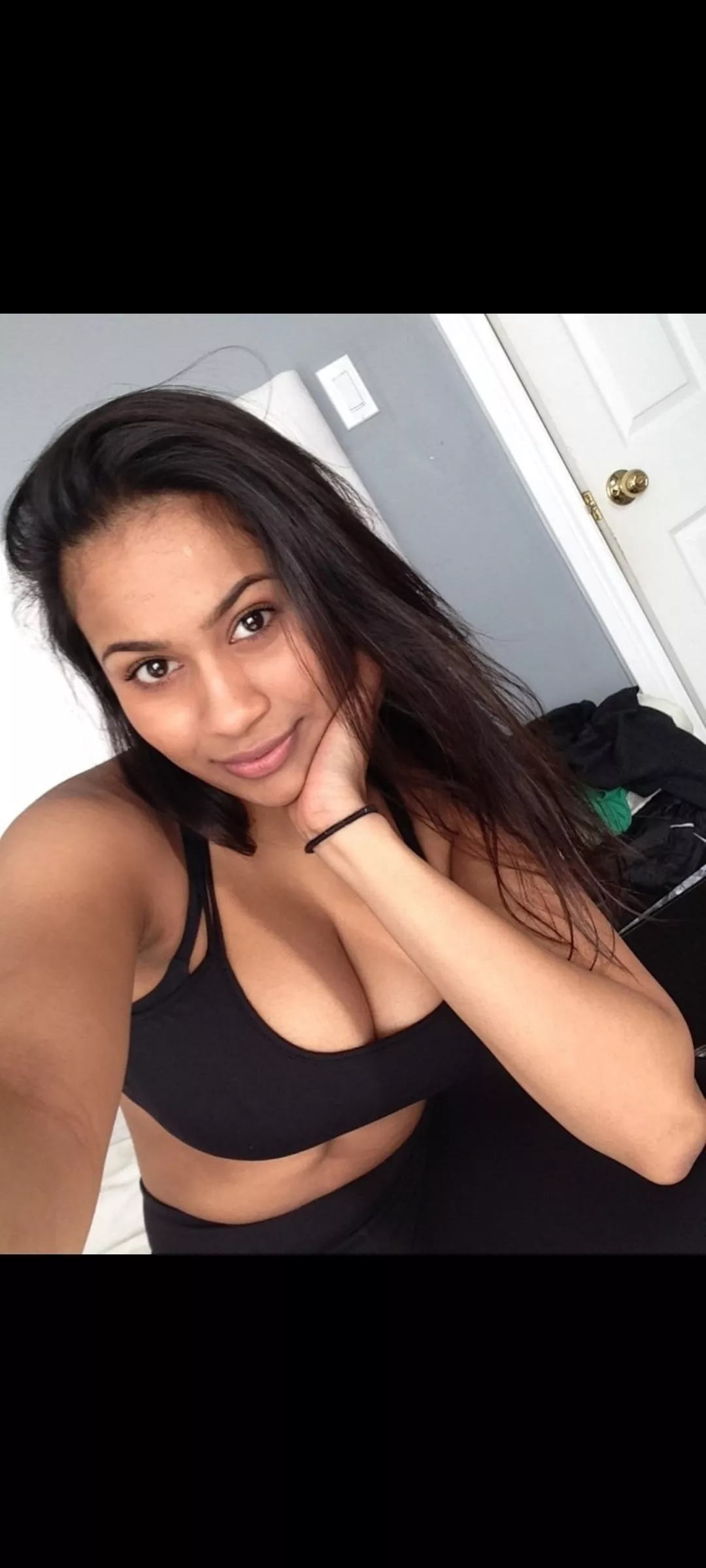 Super sexy and hot Nri Girl 😍🤤 Full nuude seductive Photo Album 💦💦 Link in Comments ⬇️