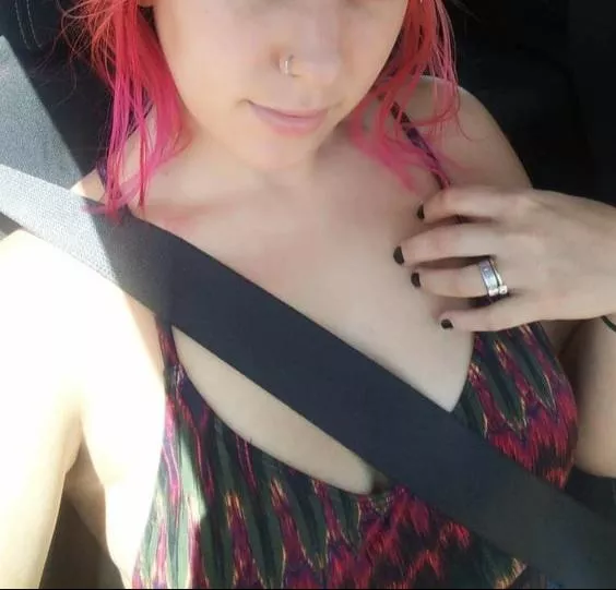 Swapping my 30 year old milf wife's pics for a bit. I'm into women 18-40 and really into curvy and or chubby milf types kik me dickonurpic super discrete no bs here to get off