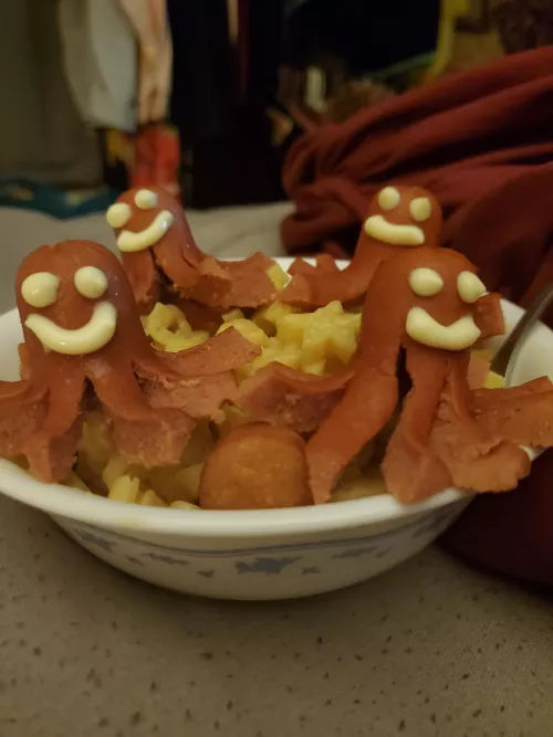 Sweetest Daddy! He made me mac and cheese with octopus hot dogs!!!