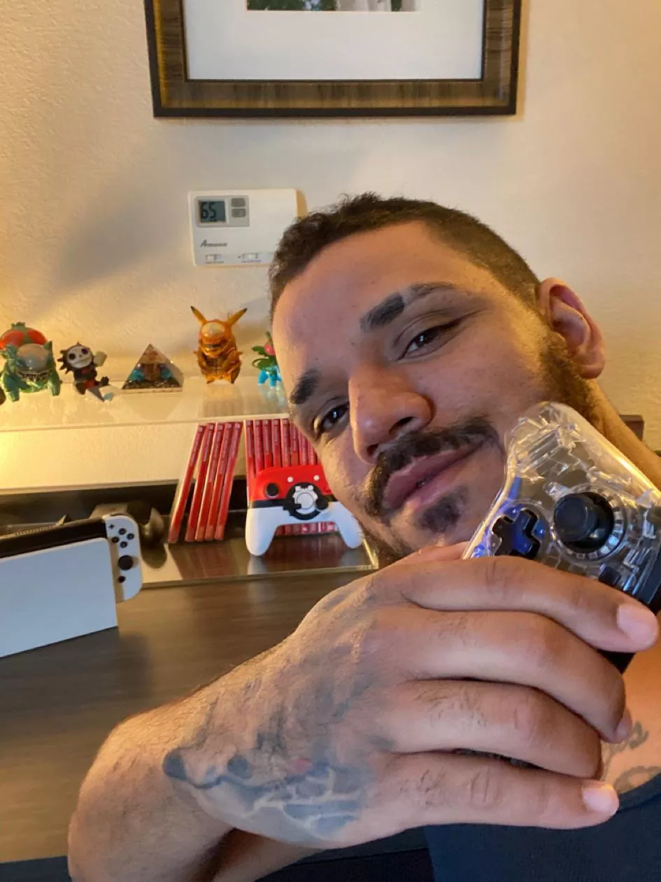 Switch Bros? Sick of my empty friends list. Pokémon/RPG’s/Looter shooters.