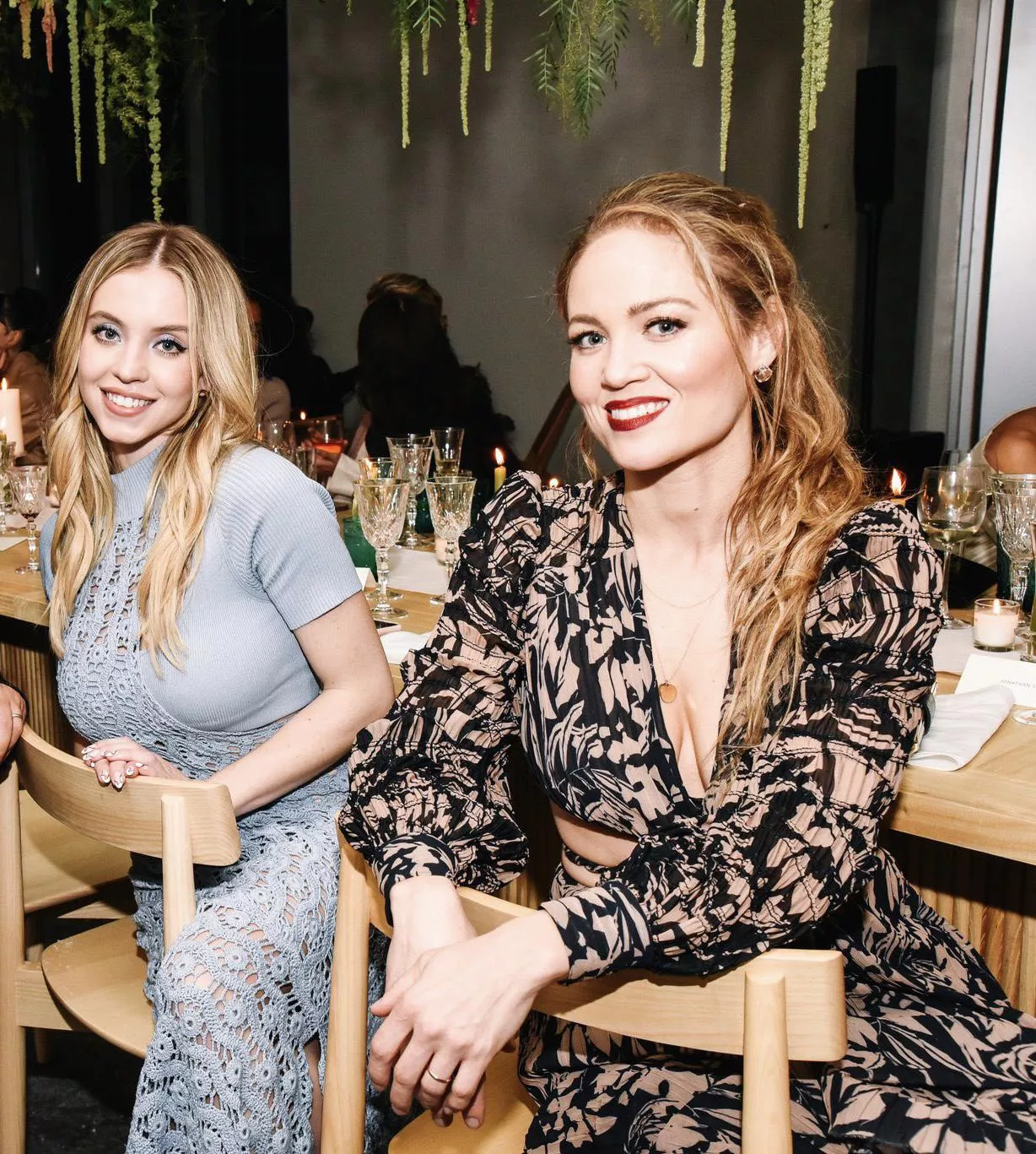 Sydney Sweeney (l) and Erika Christensen