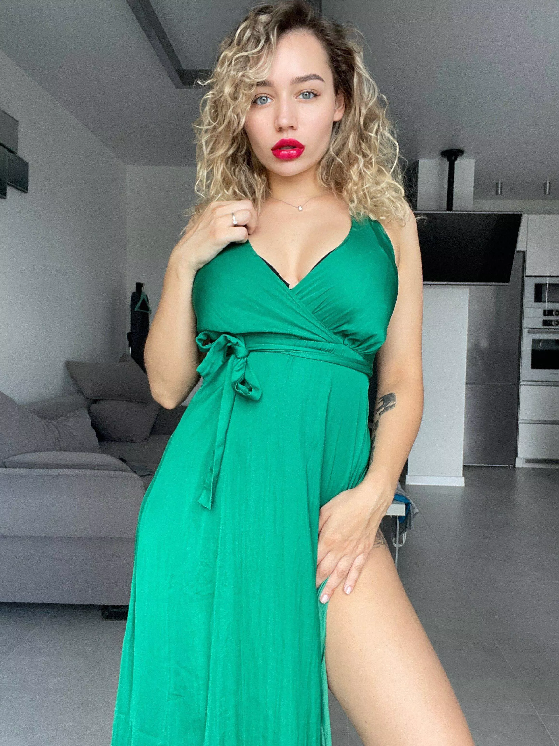 Tahe off your panties, I wanna see what you got for your little girl💗Free access is waiting for you 🔥