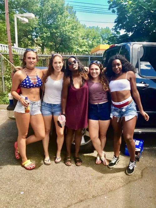 Tailgate babes [5]