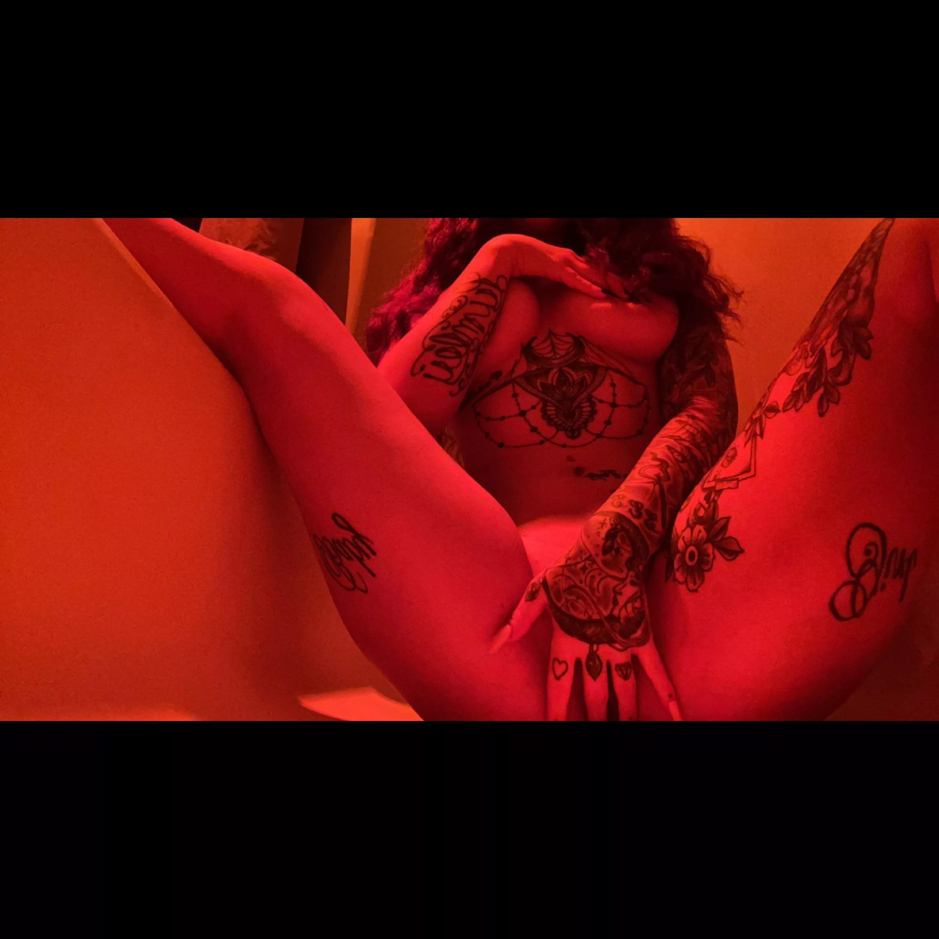 Take a bath with your hot devil gf 💓🍆💦 [kik] [gfe] [snp] [vid] [rate] [oth]