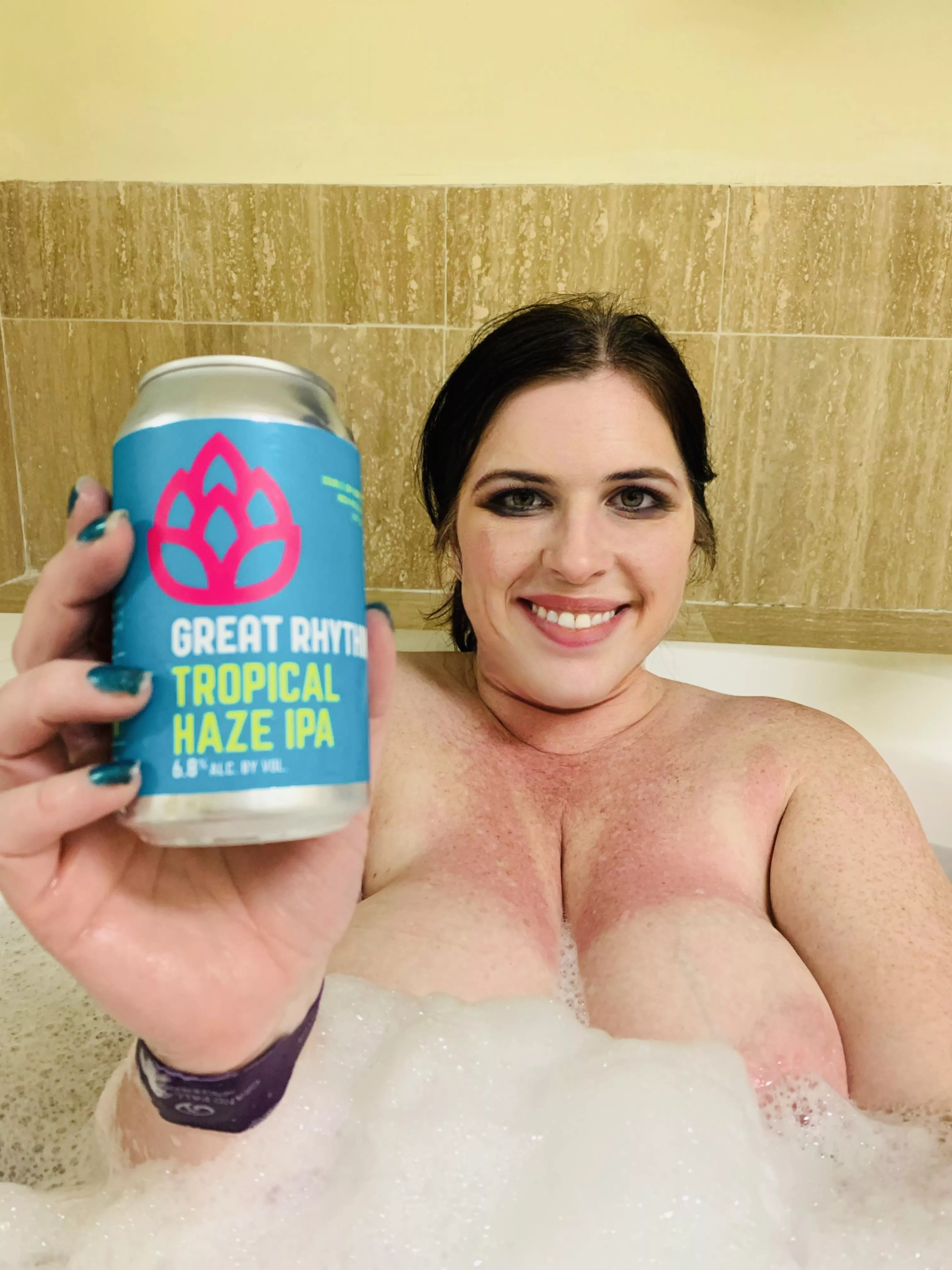 Taking a bath with my bestie in Jamaica with an ipa we smuggled into Jamaica. Such a great NH beer. Taking a bath with my bestie in Jamaica with an ipa we smuggled into Jamaica. Such a great NH beer.