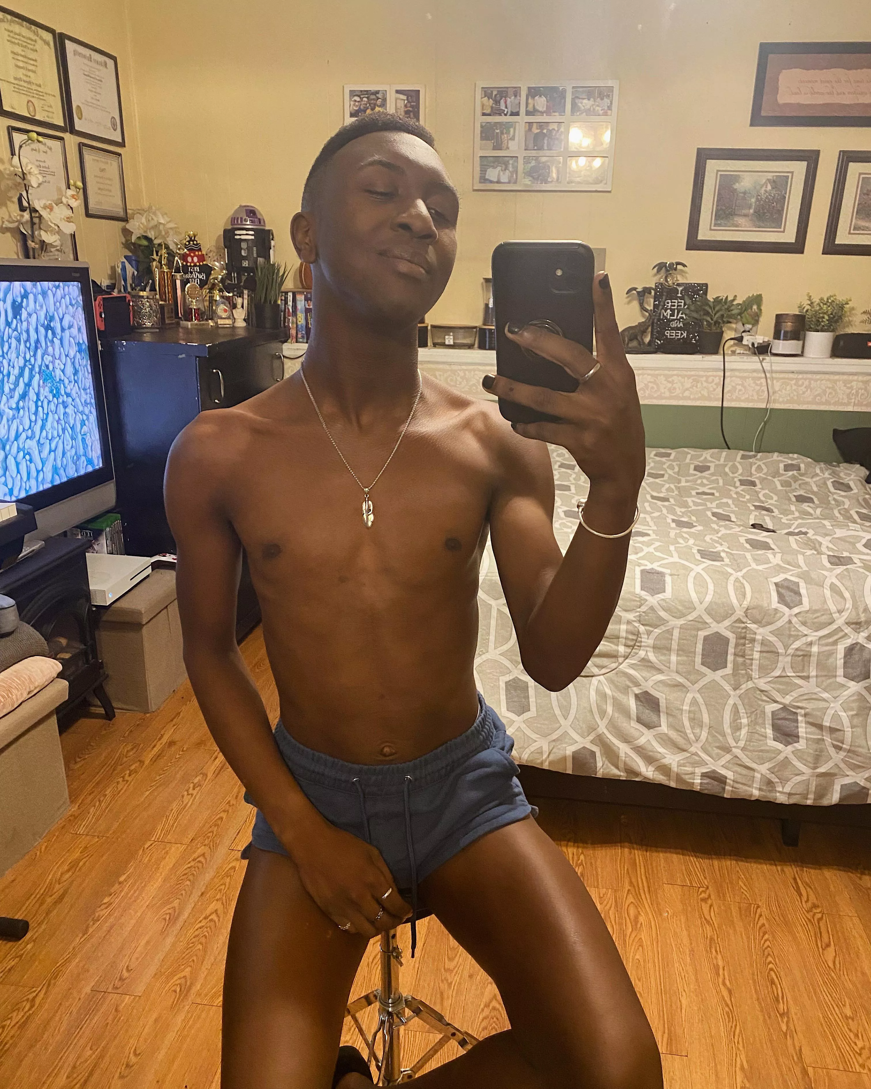 Taking a break from conjuring dremora lords. ☺️ Taking a break from conjuring dremora lords. ☺️