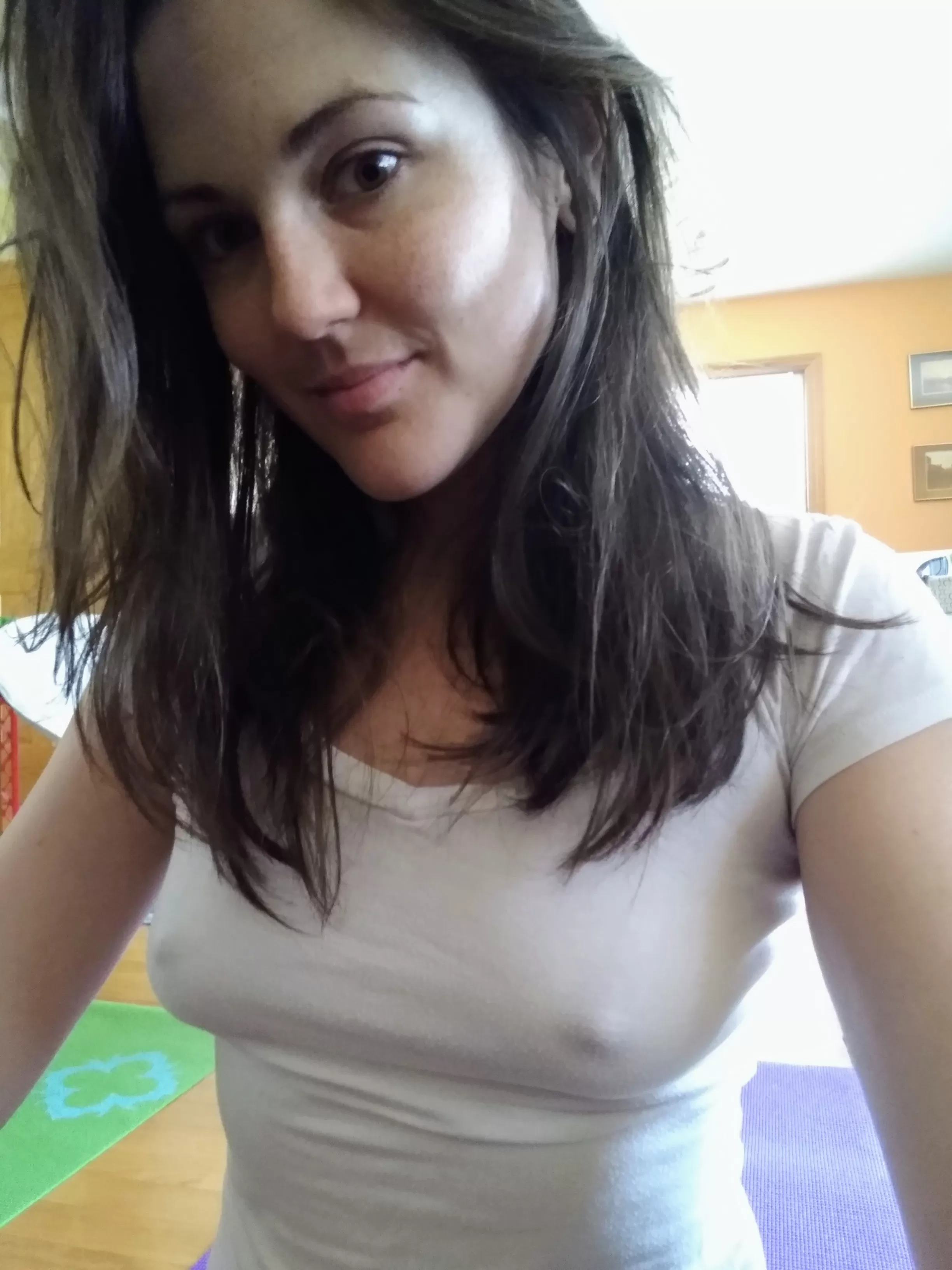 Taking a break from my morning yoga to say hello ☺️🤗😘