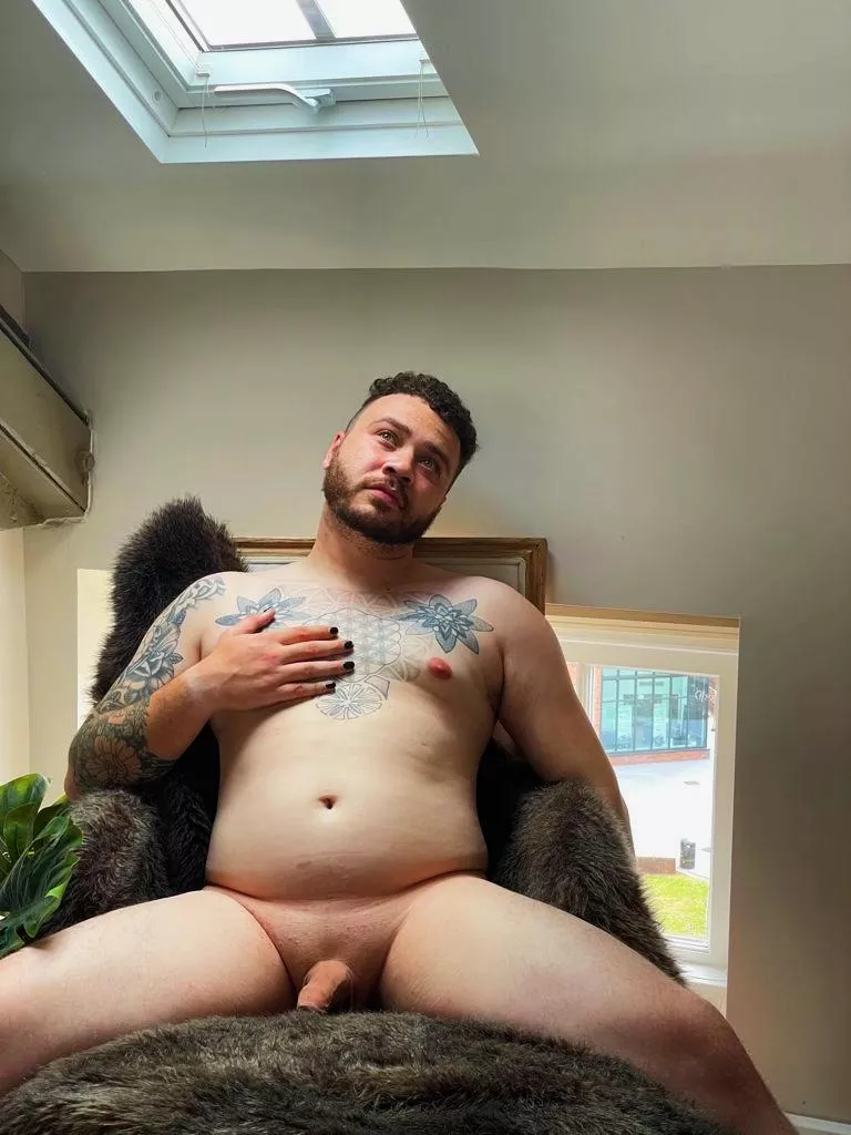 taking full advantage of this lighting 🤍