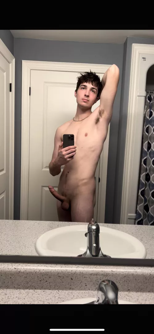 Tall virgin Canadian gamer