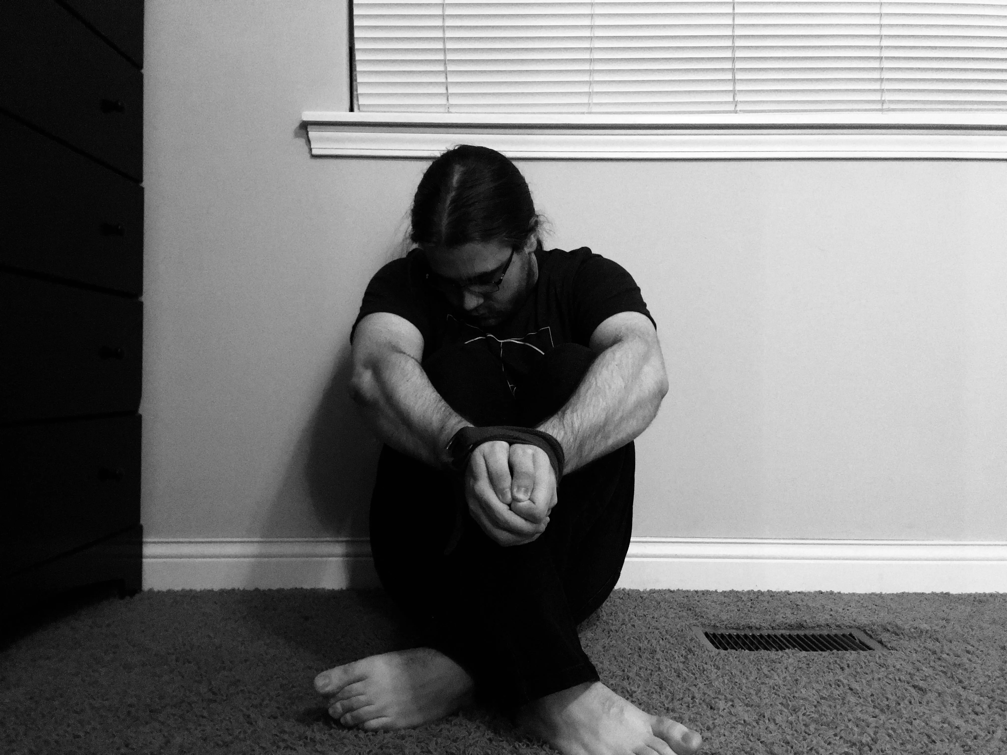 Tame picture, but feels more submissive than a nude. Thoughts? Tame picture, but feels more submissive than a nude. Thoughts?