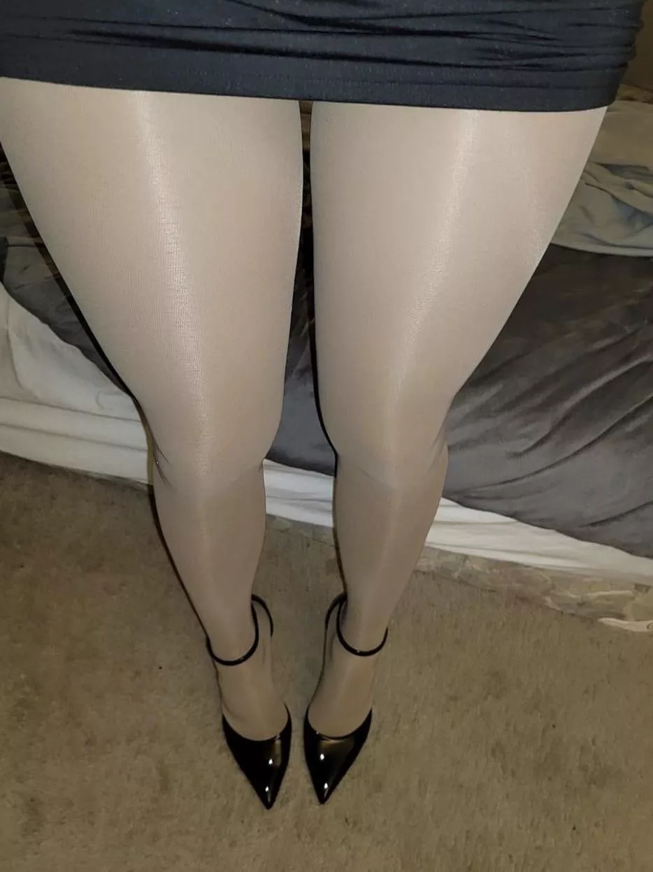 Tan pantyhose anyone? 🥰💋🤍