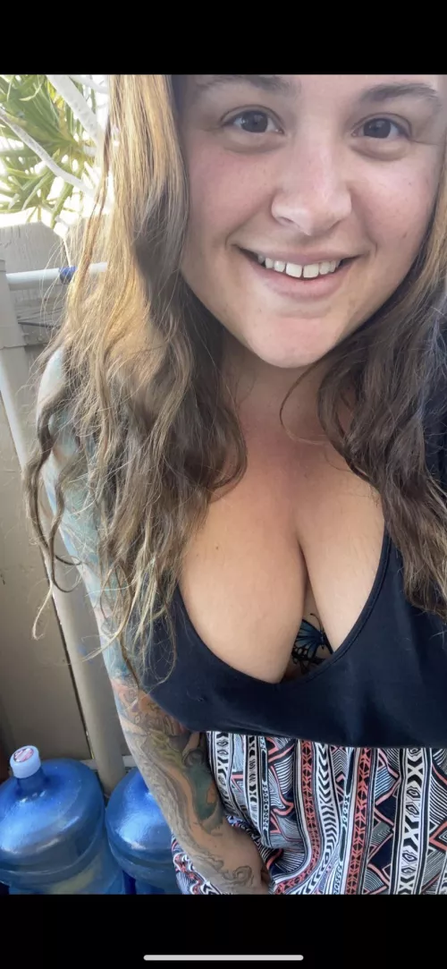 tattooed seductive stoner. let me share my tatted big natural curves with you!