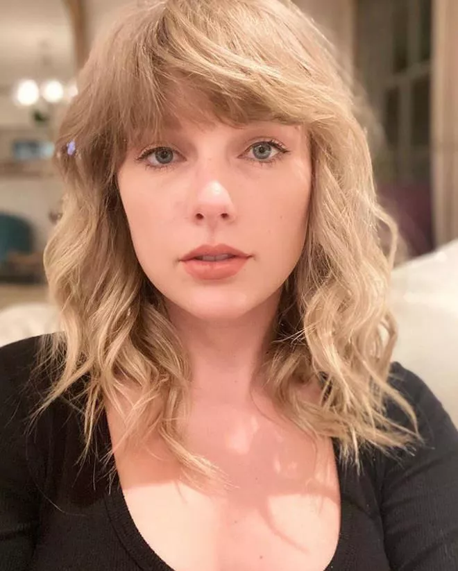 Taylor Swift is the definition of beauty Taylor Swift is the definition of beauty