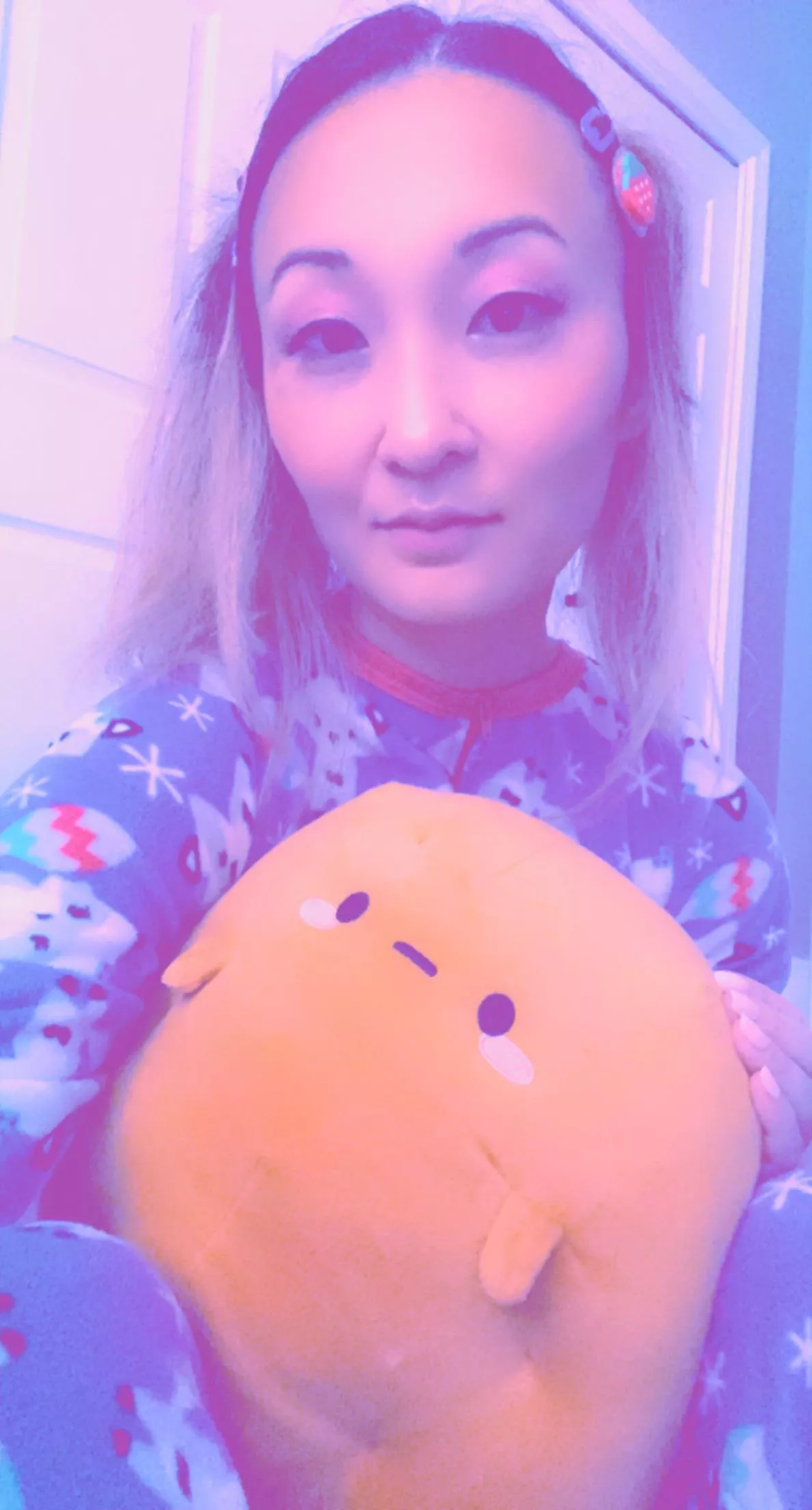 🤧 Tayto keeping me company bc it makes me want to be lil when I’m sick and Dd at work