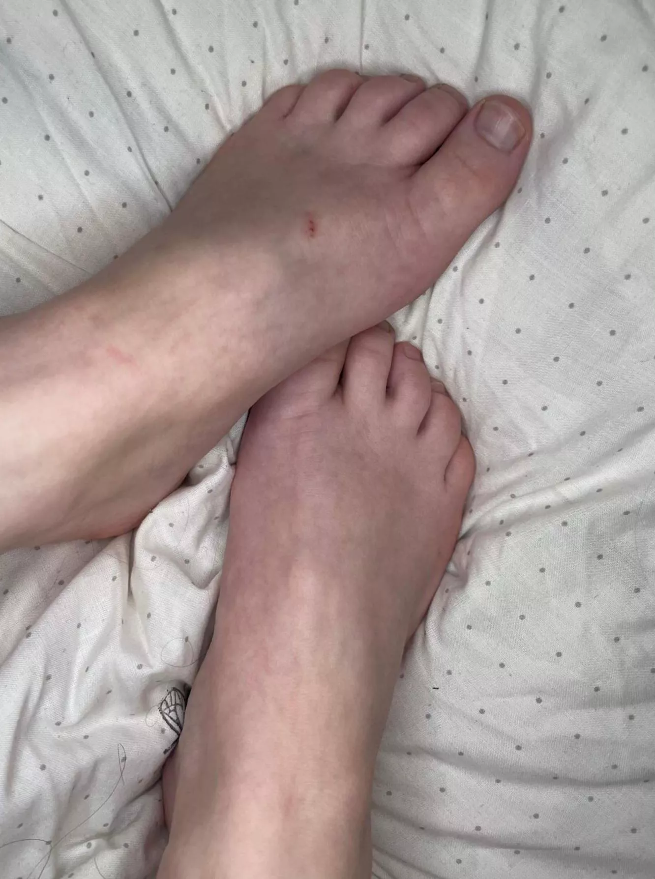 tell me what you think of her cute lil feet