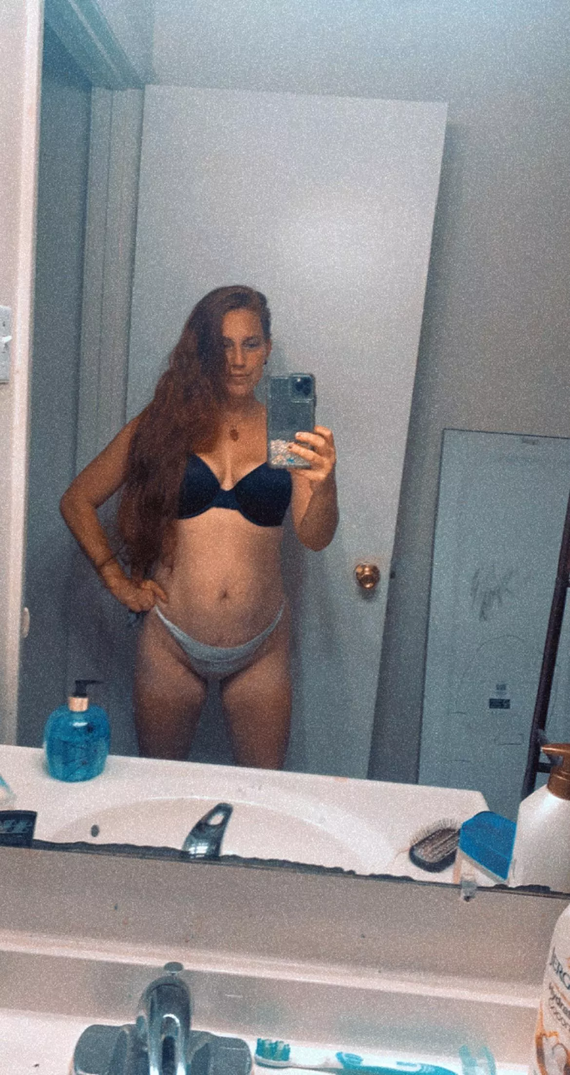 Tell me what you think of my mom bod 😘 mom of 5