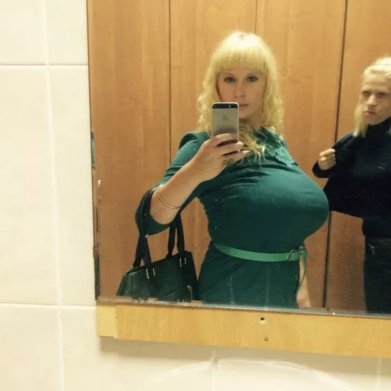 That is one pissed off woman on the right