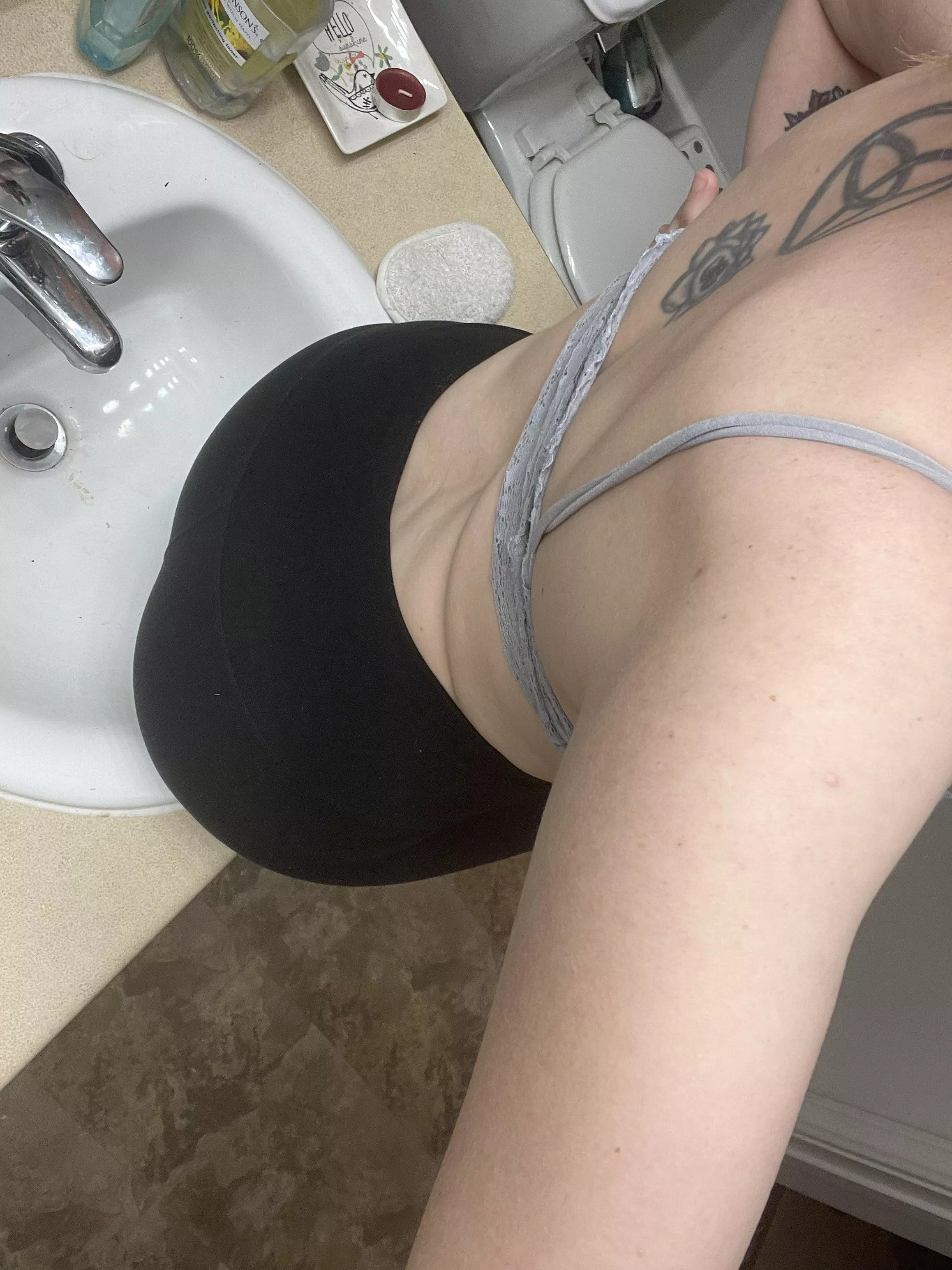 That pre-workout booty pic
