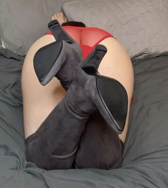 The best position for reading in bed The best position for reading in bed