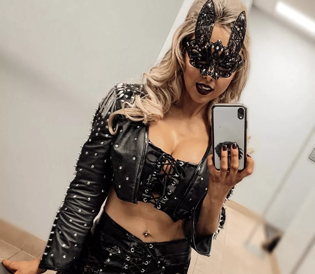 The bunny in AEW has big tits