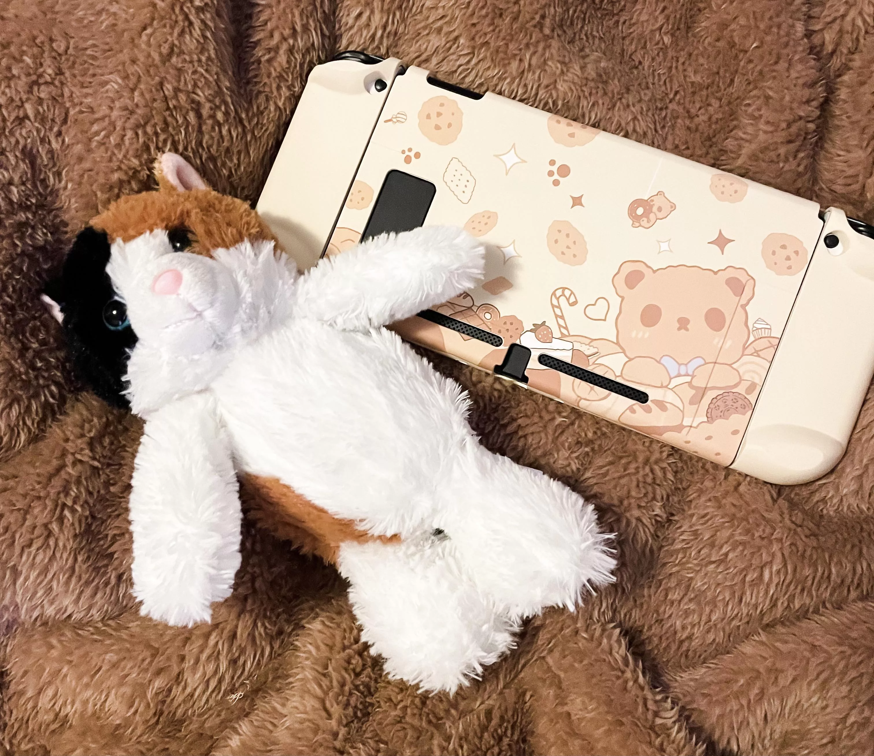 The case and kitty were my favorite gifts this year! What was yours?