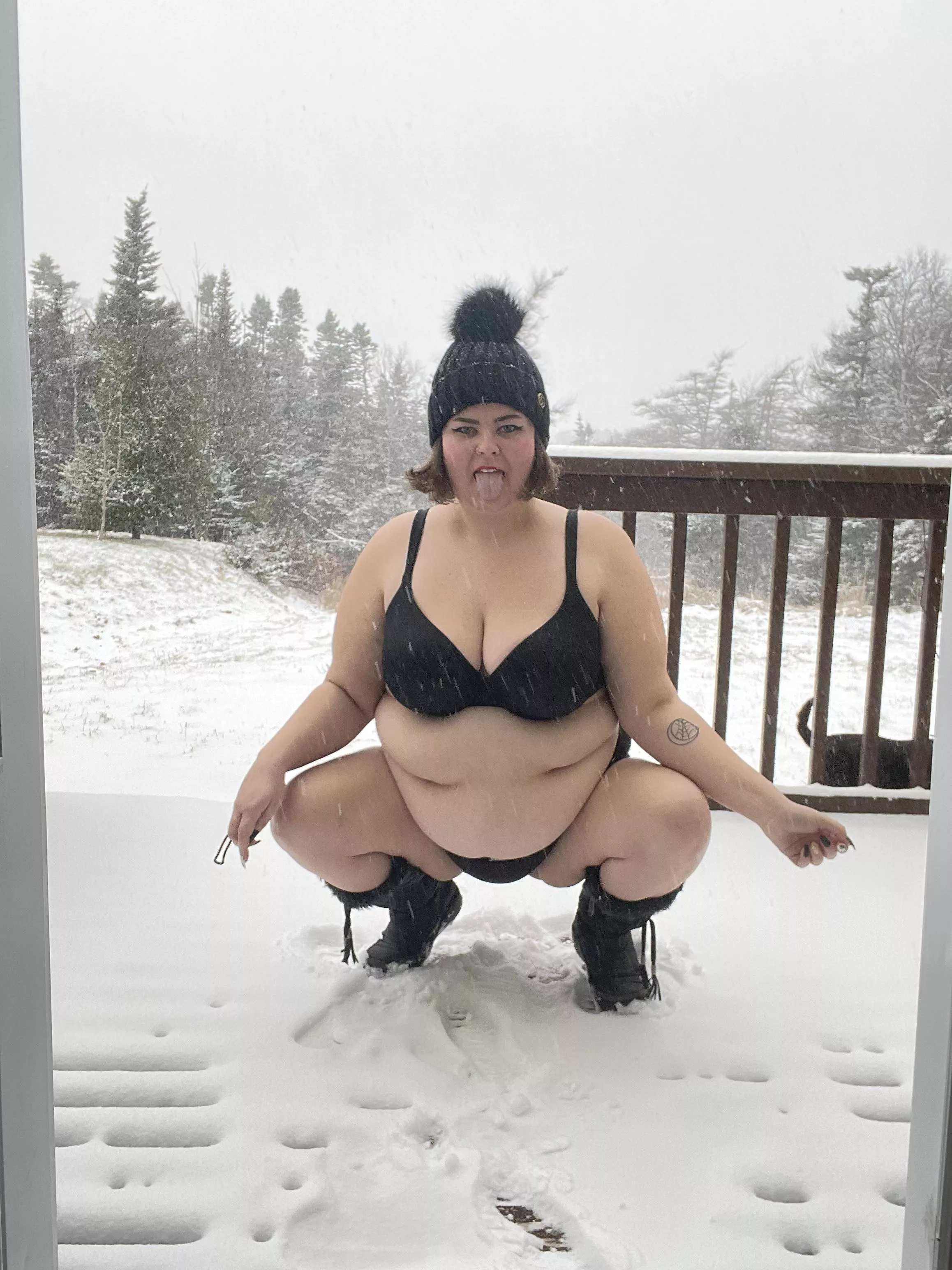 The cold never bothered me anyway 🇨🇦❄️