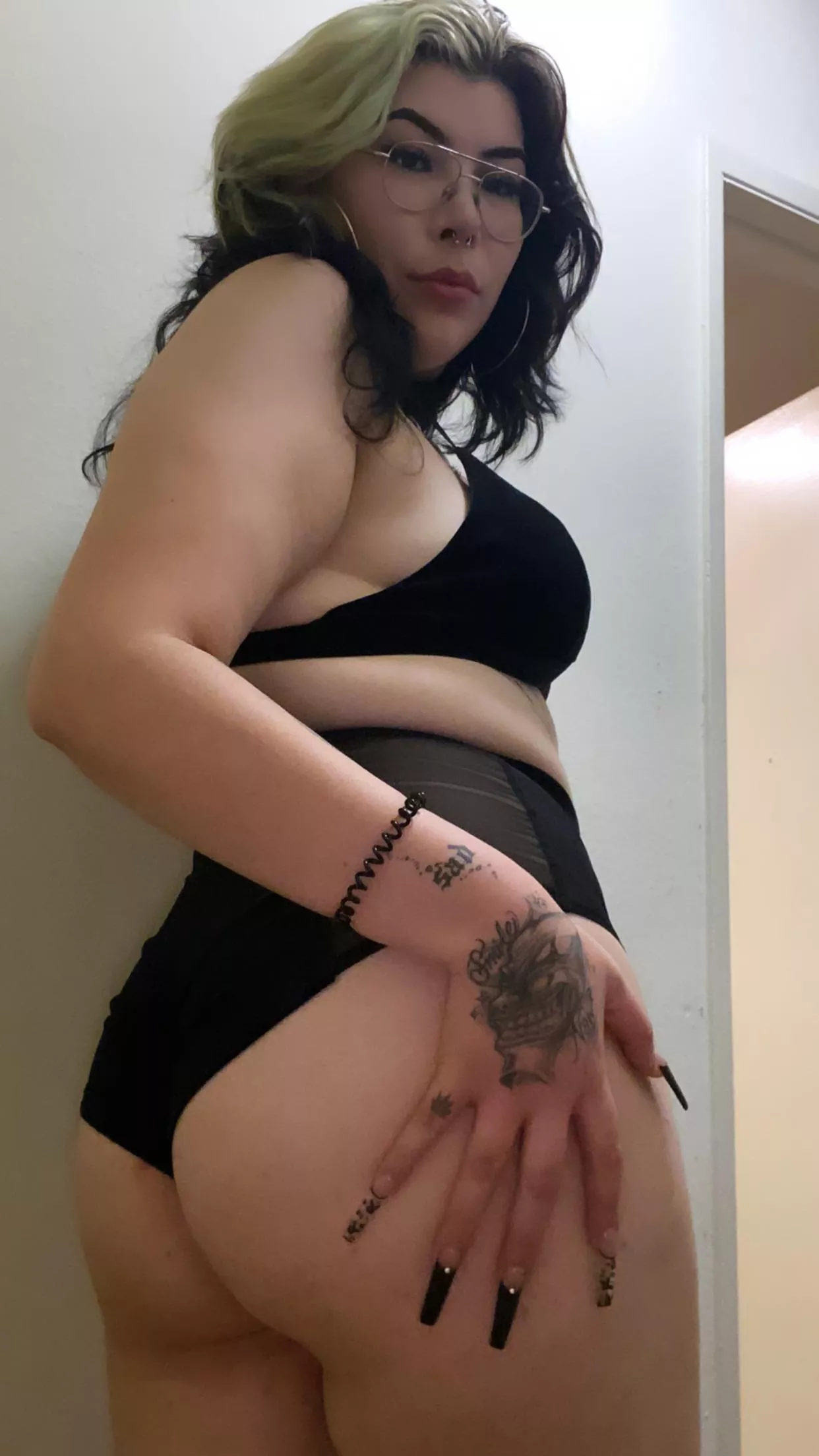 the glasses stay on during sex 😋